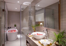 Green Beach Hotel