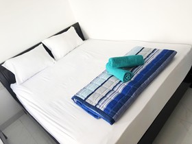 Livin' Hub Hostel & Apartment