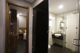 Maple Hotel & Apartment