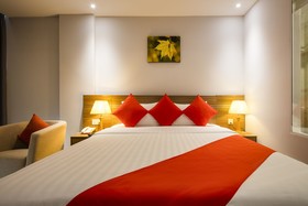 Maple Leaf Hotel & Apartment