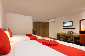 Maple Leaf Hotel & Apartment