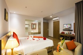 Maple Leaf Hotel & Apartment