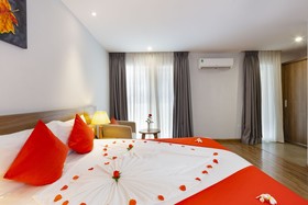 Maple Leaf Hotel & Apartment
