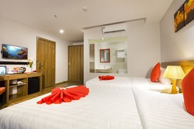 Maple Leaf Hotel & Apartment