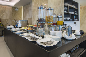 Meriton Hotel