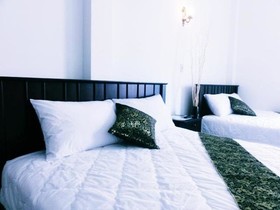 Phong Luu Hotel
