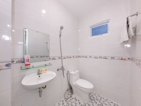 Phuong Thao Hotel by OYO Rooms