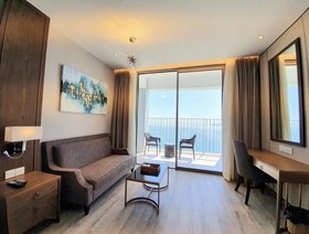 The Golden Seaview Panorama
