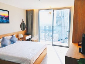 The Golden Seaview Panorama