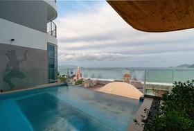 The Golden Seaview Panorama