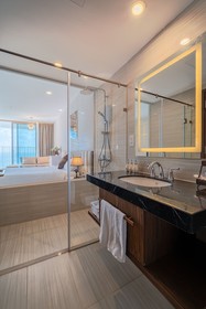 The Golden Seaview Panorama