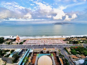The Golden Seaview Panorama