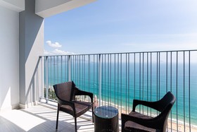 The Golden Seaview Panorama