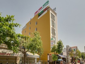 Vinh Hoa Hotel by OYO Rooms