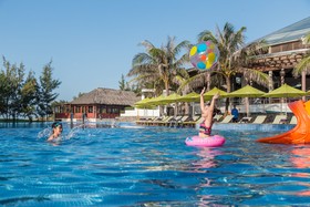 Carmelina Beach Resort