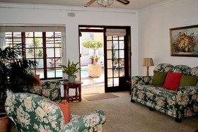 Dolphin Inn Guest House