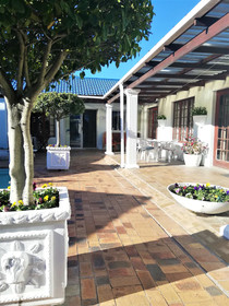 Dolphin Inn Guest House