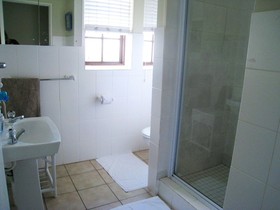 Dolphin Inn Guest House
