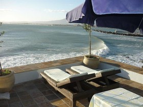 185 on Beach Boutique Suites and Apartments