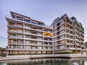 Canal Quays