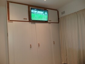 DJ'S B&B