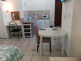 DJ'S B&B