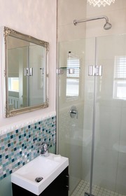 Dolphin Inn Guesthouse