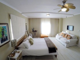 Dolphin Inn Guesthouse