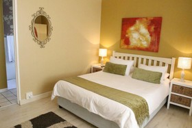 Dolphin Inn Guesthouse