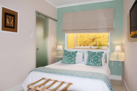 Dolphin Inn Guesthouse