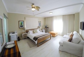 Dolphin Inn Guesthouse