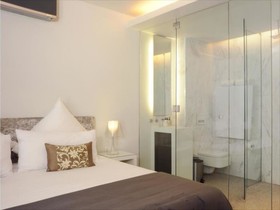 Ebb Tide Apartments