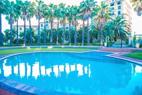 Island Club Hotel & Apartments