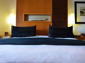 Island Club Hotel & Apartments