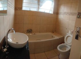 Lacasa Bellville Guest House