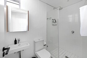 SIX ON N - Fluent Luxury Serviced Apartments