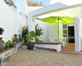 Small Bay Guesthouse