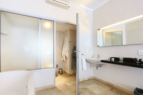 The Bijoux Aparthotel