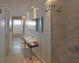 The Clarendon Bantry Bay