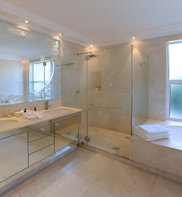 The Clarendon Bantry Bay