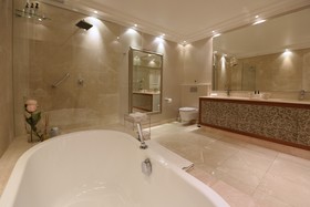 The Clarendon Bantry Bay