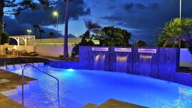 Peninsula All-Suite Hotel