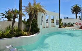 Peninsula All-Suite Hotel