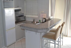 Peninsula All-Suite Hotel