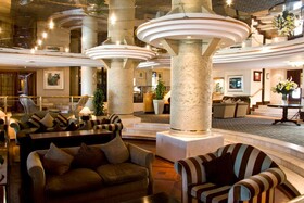 Peninsula All-Suite Hotel