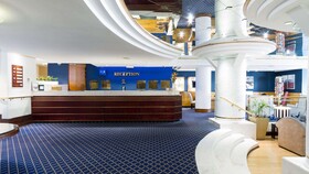 Peninsula All-Suite Hotel