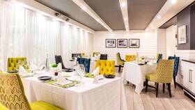 Peninsula All-Suite Hotel