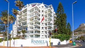 Peninsula All-Suite Hotel