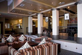 Peninsula All-Suite Hotel