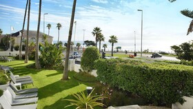 Peninsula All-Suite Hotel